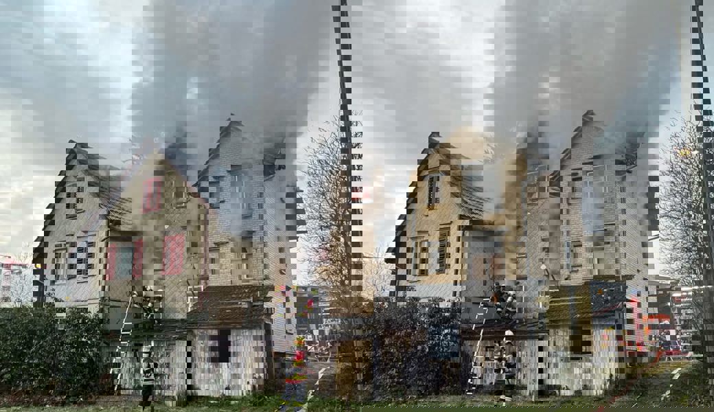  Mehrere Feuerwehren rückten zum Brand aus. Bilder: Kapo SG