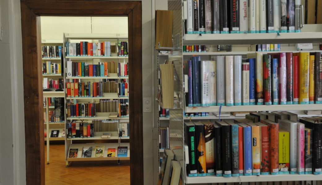  Die Bibliothek Buchs (Bild) und die Ludothek können künftig unter einem Dach ihre Dienstleistungen anbieten. 