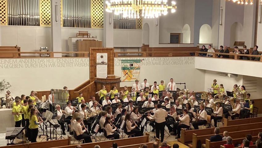  Zum Schluss spielte der Musikverein Buchs-Räfis zusammen mit den Jugendmusiken. 