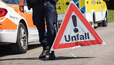 15-jähriger Velofahrer prallt in Walenstadt in ein Auto und verletzt sich dabei leicht