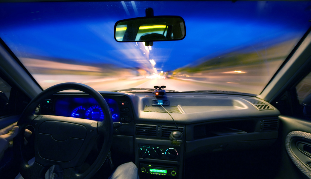 Der junge Autofahrer drückte gehörig aufs Gaspedal.