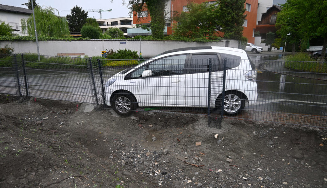  Ein Mann fuhr in Schaan in einen Zaun. 