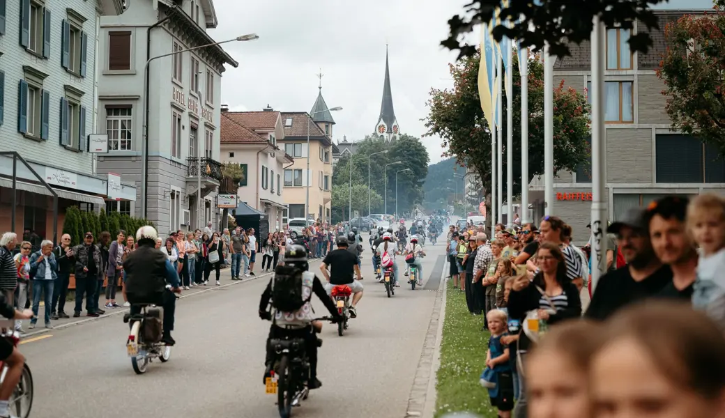 Jedes Jahr organisiert der Verein 2Takt-Challenge Töfflirundfahrten durchs Toggenburg, wie hier 2021.
