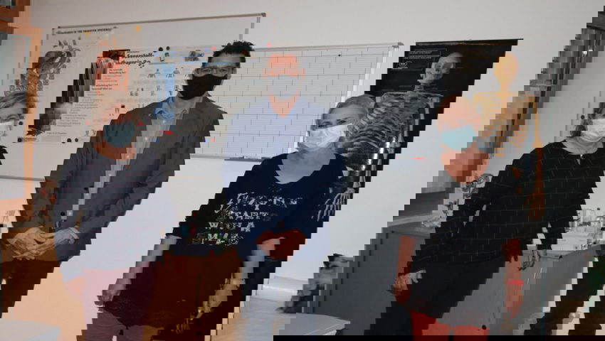  Dr. med. Daniela Kaergel (von links), Bertrand Hug und Charlotte Herkströter, Leitende Medizinische Praxisassistentin Gesundheitszentrum Kaergel GmbH in Sennwald. 