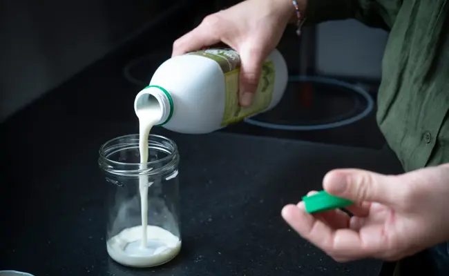 Konsumentenschutz testet Vollmilch und stellt höchste PFAS-Werte in der Ostschweiz fest