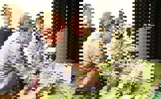 Physik zum Anfassen: Lehrlinge schnuppern bei der Fachhochschule OST an Wissenschaften