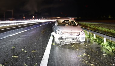 Auf nasser Fahrbahn ins Schleudern gekommen: Verletzt