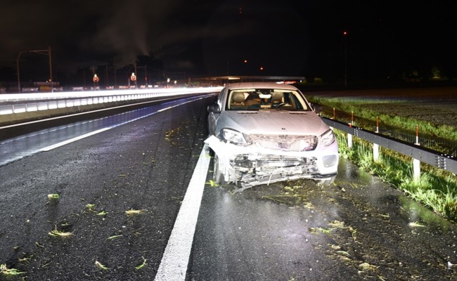 Auf nasser Fahrbahn ins Schleudern gekommen: Verletzt