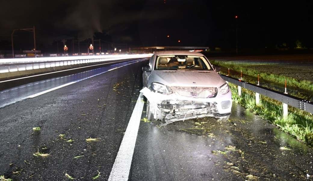 Auf nasser Fahrbahn ins Schleudern gekommen: Verletzt