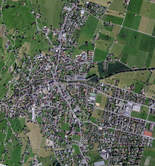 Satellitenbild von 2021 zeigt die Abnahme des Baumbestandes in der Gemeinde Grabs im Vergleich mit dem Satellitenbild von oben. Satellitenbild von 2021 zeigt die Abnahme des Baumbestandes in der Gemeinde Grabs im Vergleich mit dem Satellitenbild von oben.