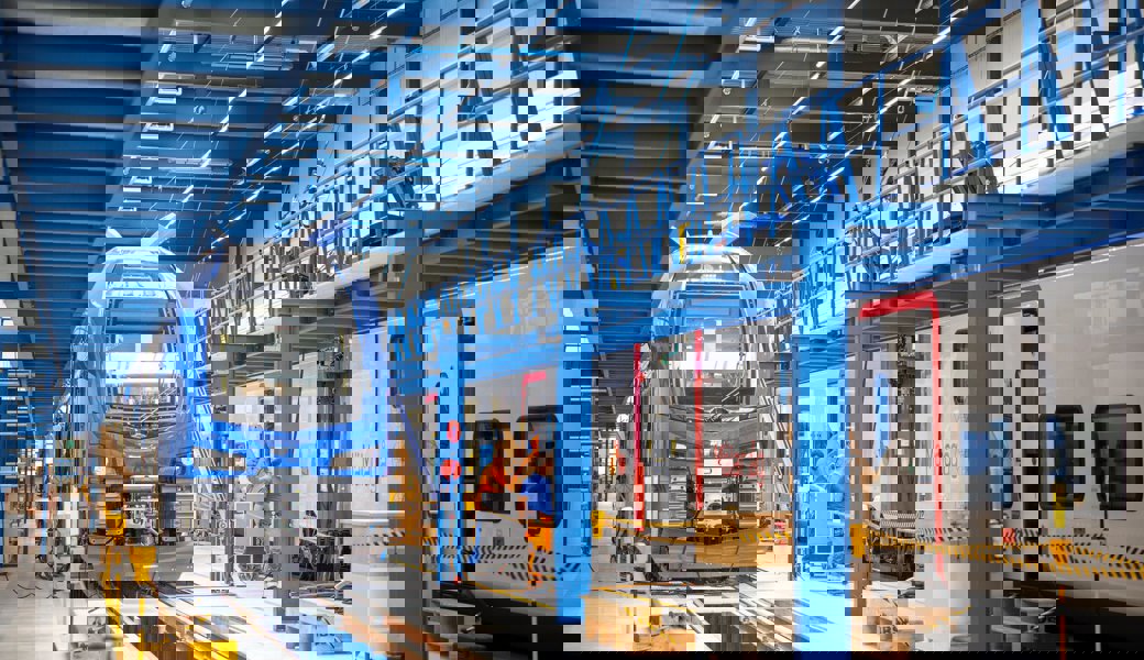 Stadler-Doppelstöcker für Schweden im Werk St.Margrethen. 