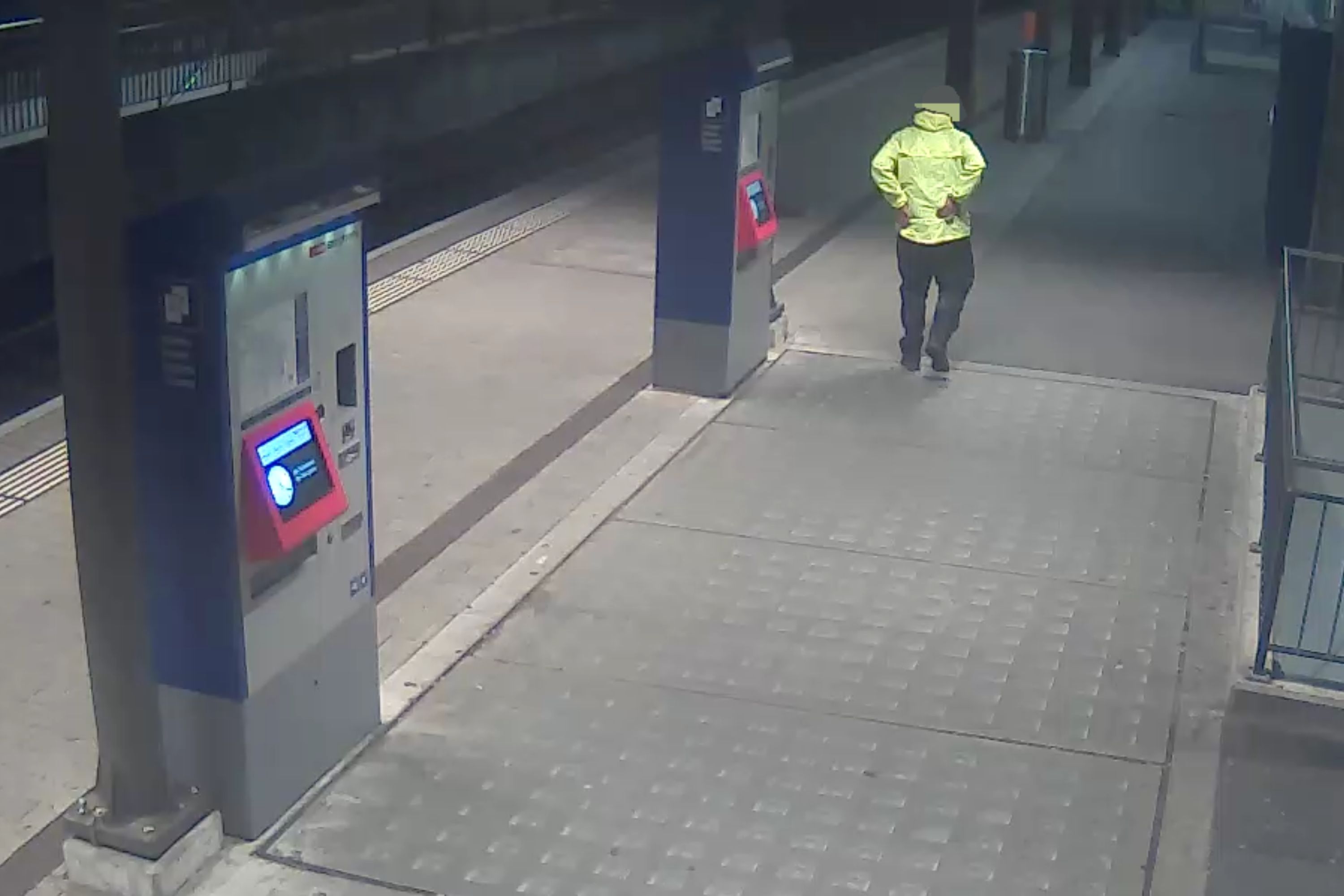 Tötungsdelikt am Bahnhof: Polizei sucht Jacke des Tatverdächtigen