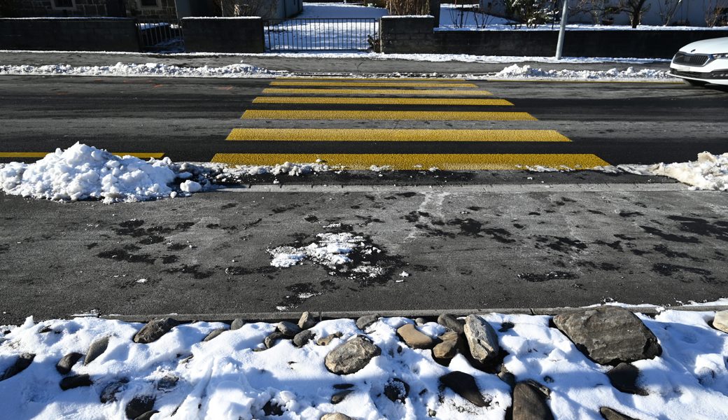 Frau auf Fussgängerstreifen angefahren