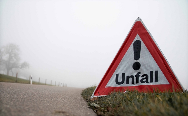 Autofahrer verletzt sich bei Auffahrkollision auf der A13