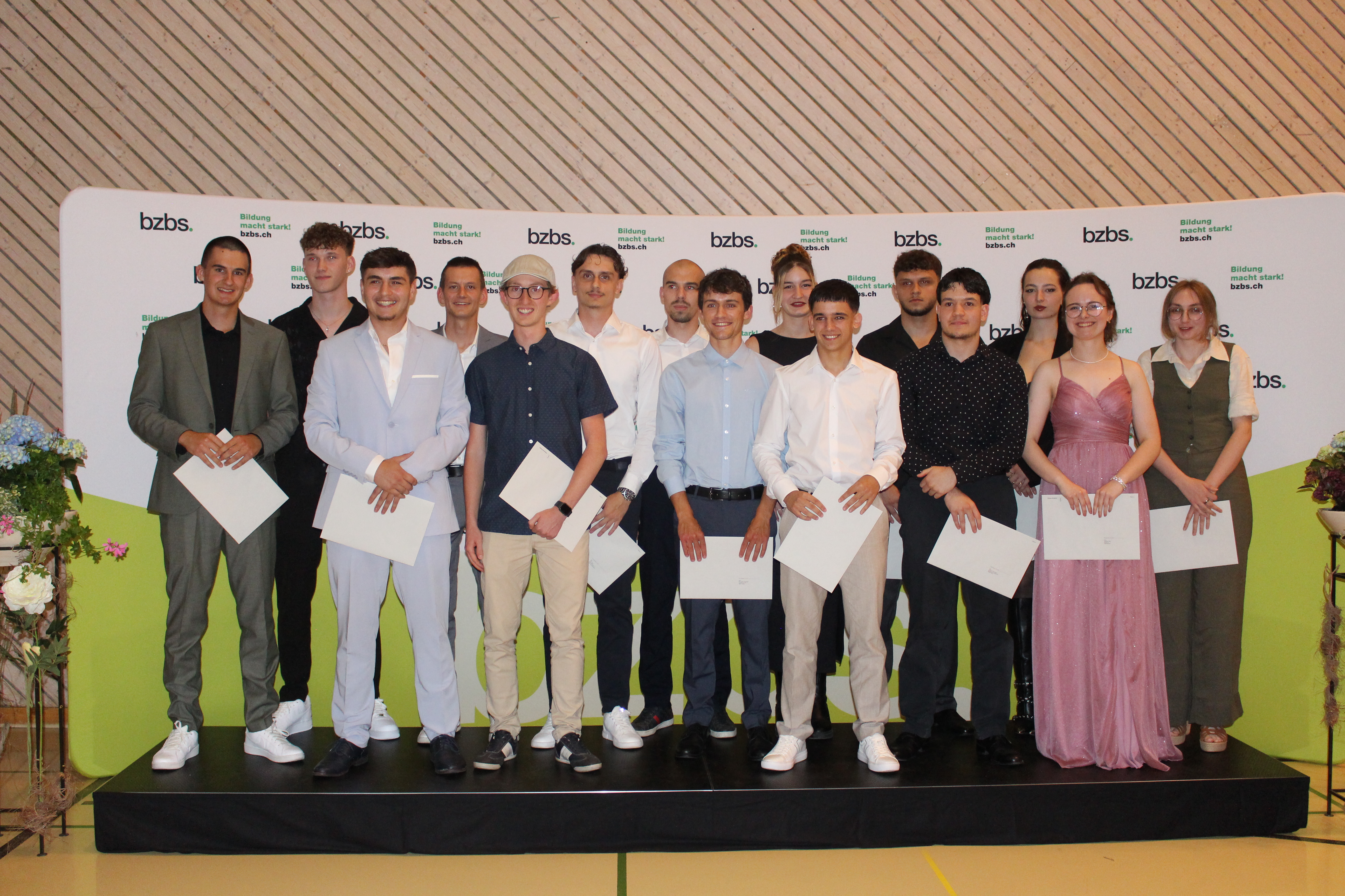 Lehre als Polymechaniker erfolgreich beendet