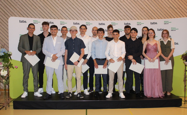 Lehre als Polymechaniker erfolgreich beendet