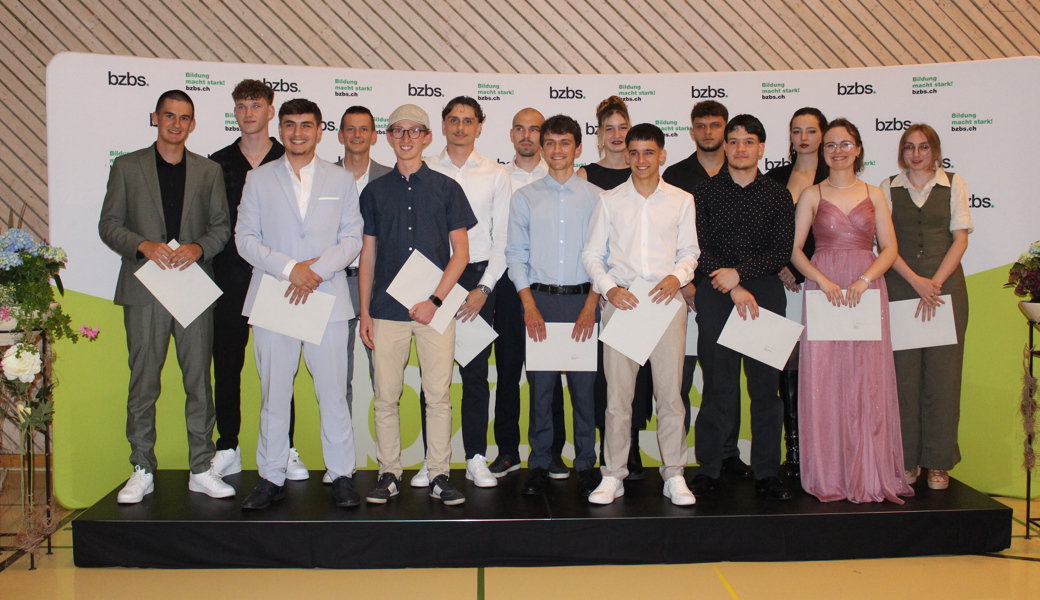 Lehre als Polymechaniker erfolgreich beendet