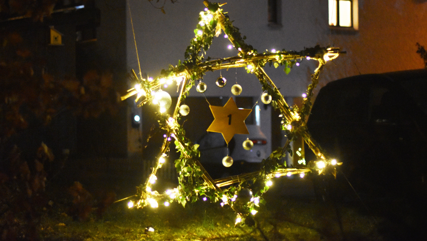 Der geschmückter Stern von Familie Geiersberger machte am 1. Dezember den Anfang.
