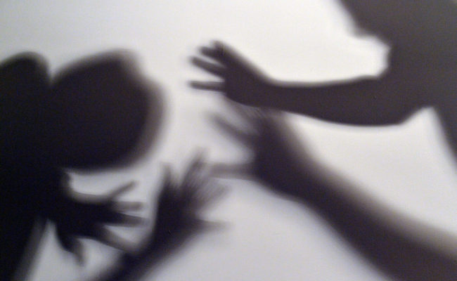 Er nannte die Tochter «Missgeburt» und die Partnerin «Nutte»: 25-Jähriger prügelte Freundin zu Tode