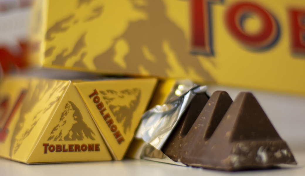 Eine Pyramide: Die Toblerone teilt ihre Form mit dem Girenspitz – alles nur ein  Zufall?