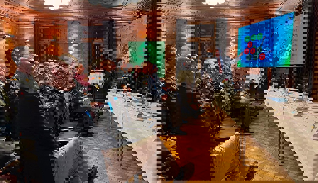 Oberst a D Russi traf an seinem hochaktuellen Referat auf ein interessiertes Publikum. 