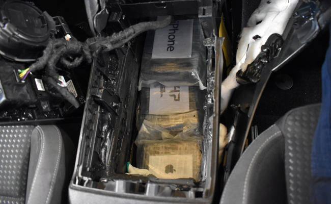 11 Kilogramm Kokain und 2 Kilogramm Heroin in der Mittelkonsole