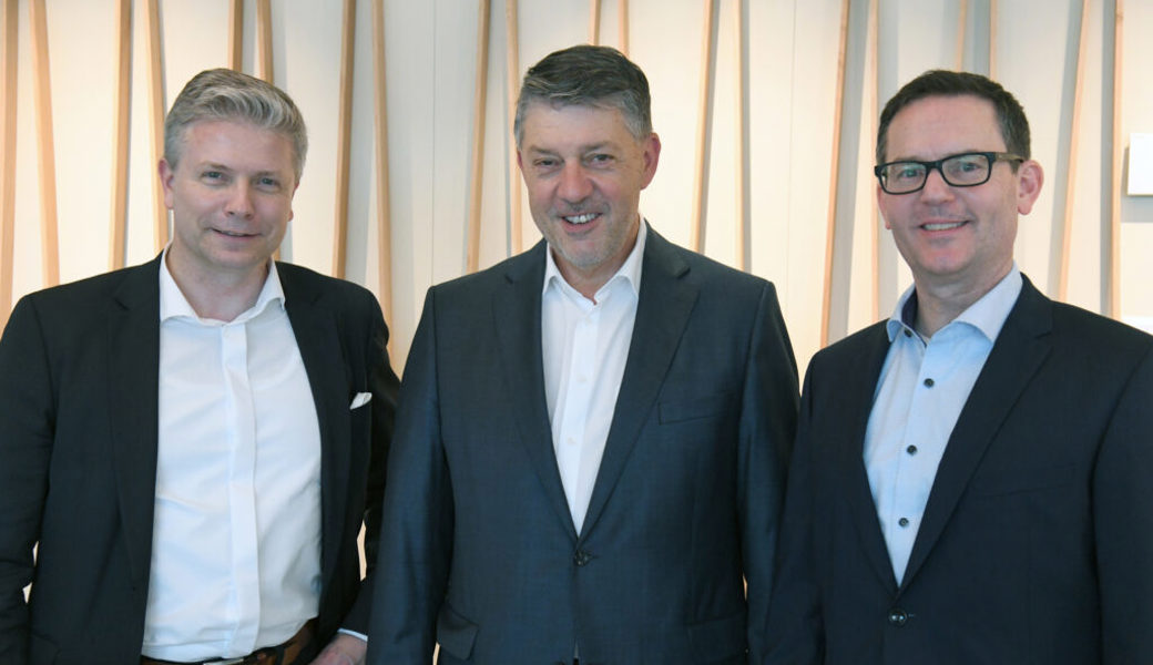  Eröffnung der neuen Raiffeisen-Räumlichkeiten in Grabs mit (von links): Pascal Gantenbein, Heini Senn und Sandro Uhlmann. 