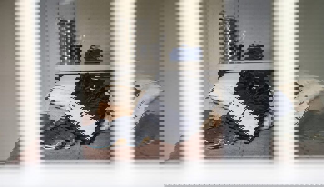  Die jungen Männer, denen viele Delikte angelastet werden, droht eine Haftstrafe. Symbolbild: Kapo GR