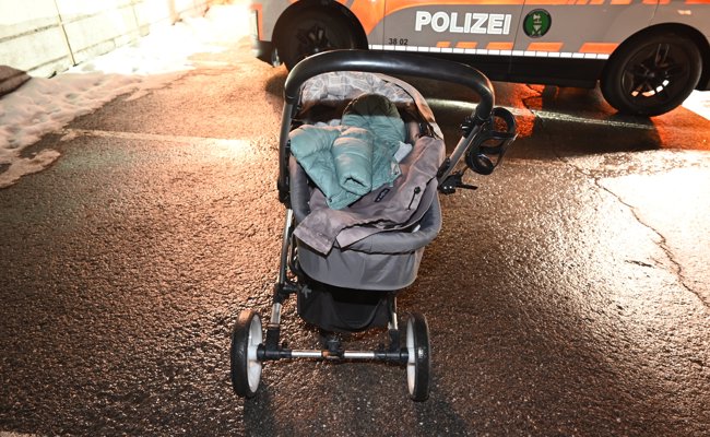 Fussgängerin mit Baby angefahren und schwer verletzt