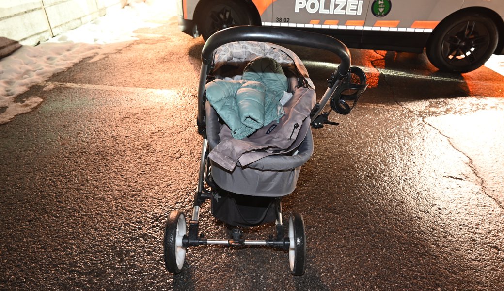 Fussgängerin mit Baby angefahren und schwer verletzt