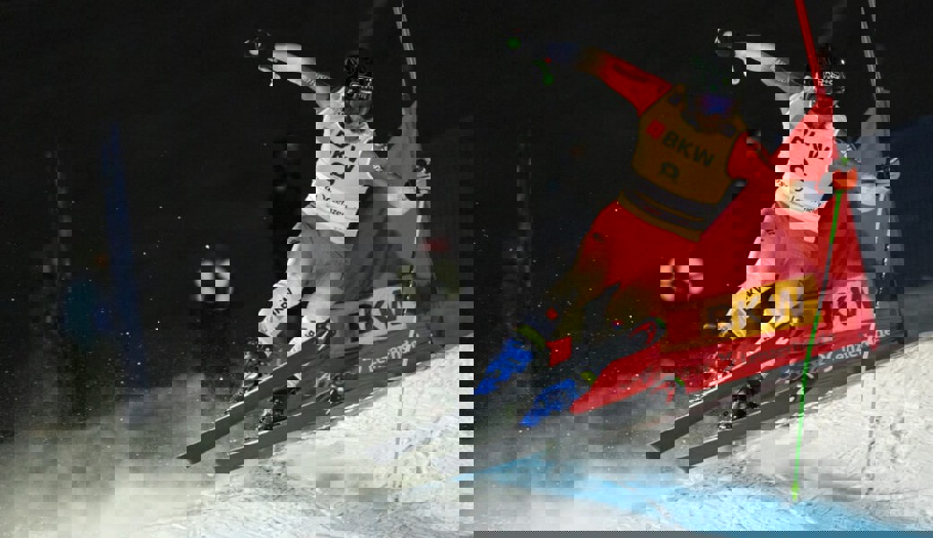  Vollgas bei Flutlicht: Jonas Lenherr fuhr am Sonntagabend in Arosa ein sehr gutes Qualifikationsrennen und wurde Fünfter. 