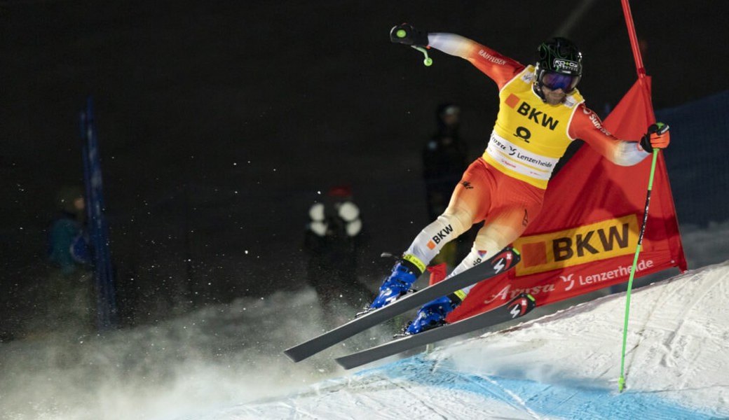  Vollgas bei Flutlicht: Jonas Lenherr fuhr am Sonntagabend in Arosa ein sehr gutes Qualifikationsrennen und wurde Fünfter. 