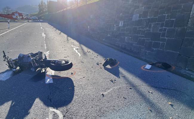 Töfffahrer auf Wildhauserstrasse gestürzt
