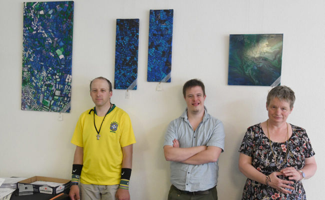 Kunstwerke aus dem Lukashaus werden derzeit im Seecafé ausgestellt