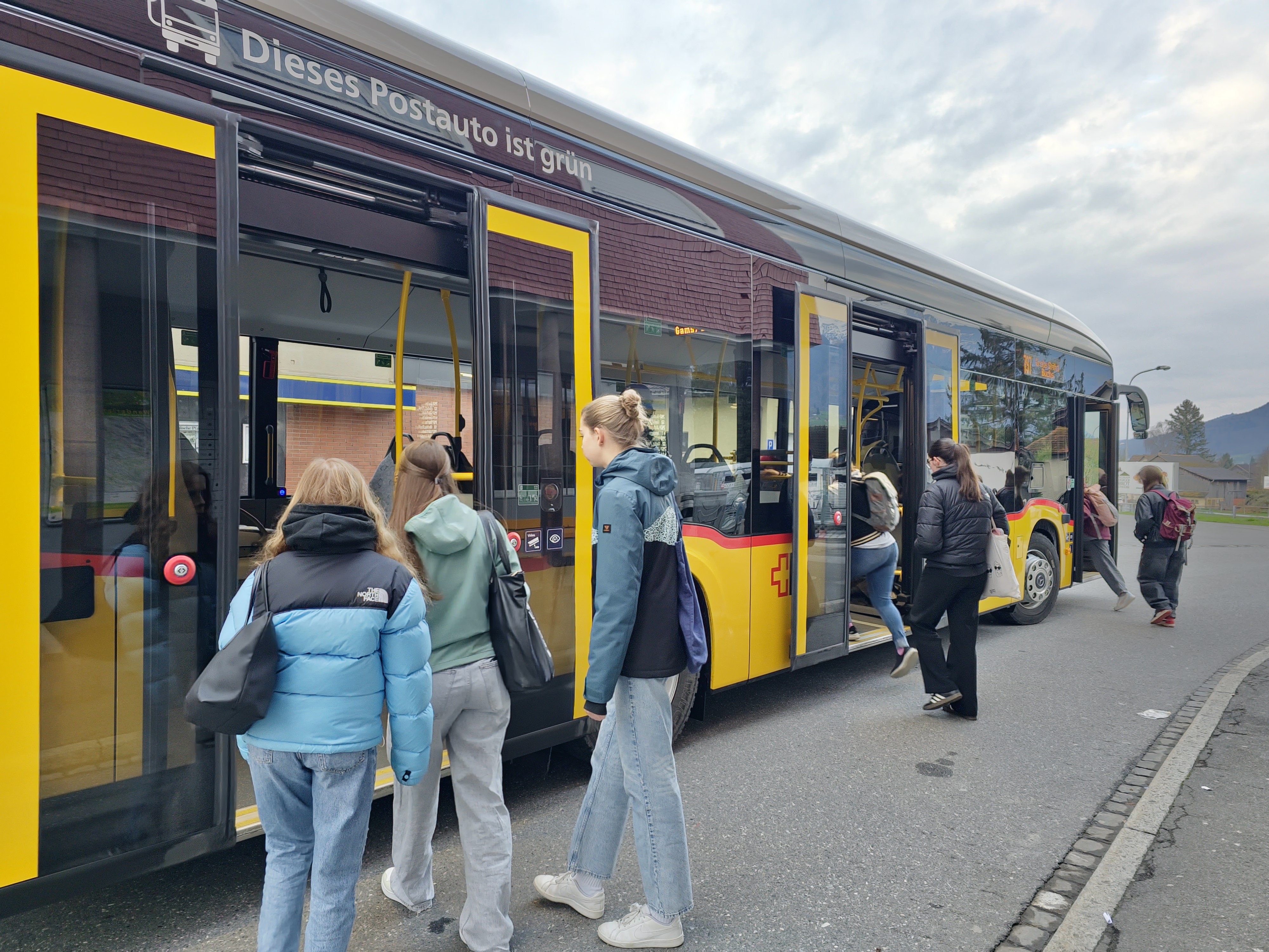 Die neuen Postautos sind zwar kleiner als die alten – aber effizienter