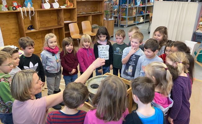 Gamser Kindergartenkinder durften Kerzen ziehen