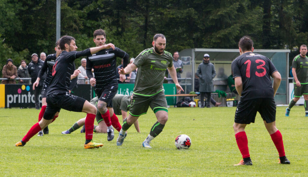  Der FC Buchs (in Grün) war dominant im Mittelfeld. Bilder: Rolf Eggenberger