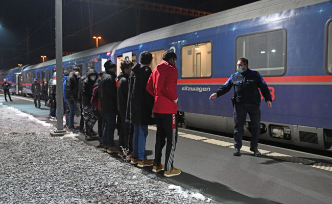 Wenig Gepäck und Smartphone: Buchs als Zwischenstation für afghanische Flüchtlinge