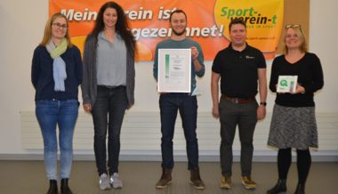 Übergabe Qualitätslabel «Sport-verein-t» an den Buchser Schwimmklub SC Flös