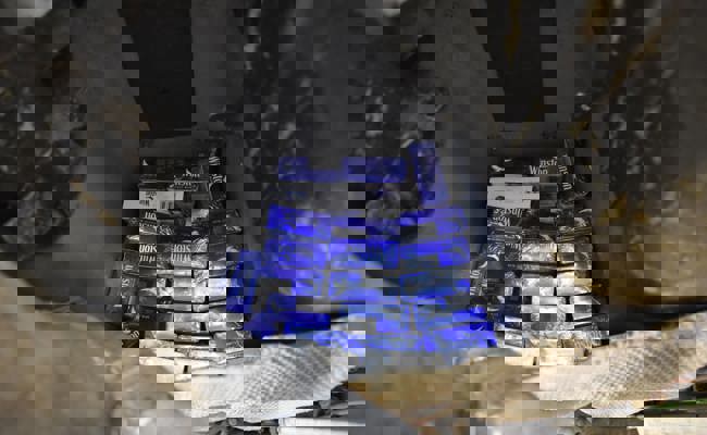 6000 versteckte Zigaretten in Auto gefunden