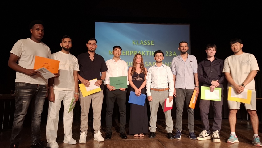 Eine junge Dame und neun junge Herren schlossen in diesem Jahr ihre Ausbildung als Malerpraktiker/in EBA erfolgreich ab. 