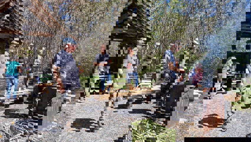 Etwas später als geplant gab es Zmittag am Feuer.