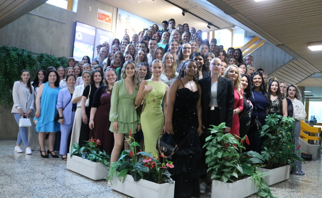 105 Berufsfachkräfte aus der Gesundheitsbranche gewürdigt