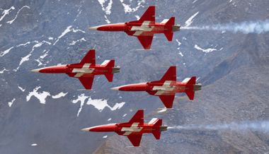 Kunstflieger der Patrouille Suisse verabschieden sich