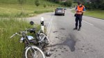 Schwer verletzt: Auto erfasst beim Überholen Mofafahrer