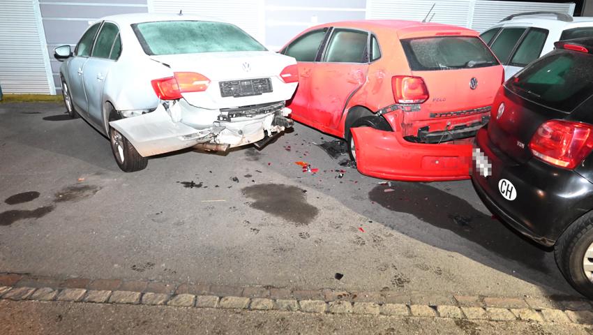 Geflüchtet, verunfallt und andere Auto beschädigt: Der 33-jährige Mann wird nun bei der Staatsanwaltschaft des Kantons St. Gallen angezeigt.