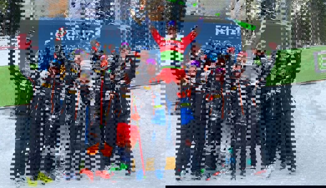  Schweizer Siegesfeier nach dem Weltcupsieg von Jonas Lenherr im letzten Weltcuprennen vor der WM. 