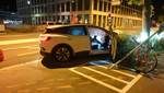 Polizistin und Polizist nach Verfolgungsjagd und Unfall verletzt