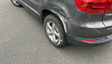 Kollision zwischen Auto und Bus