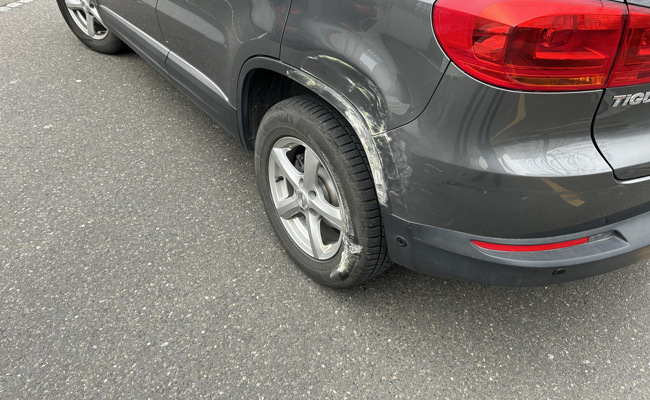 Kollision zwischen Auto und Bus